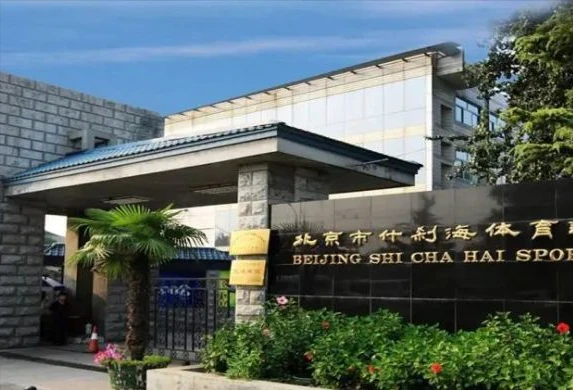 篮球教练如何为不同年龄段的球员制定战术训练方案?_2